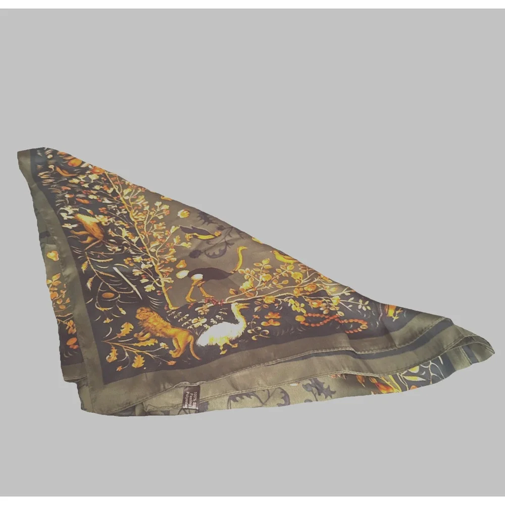 Scarf Bird & Animal Tapestry Print Green Silk-Feel Shawl New With Tags Si Na Yu